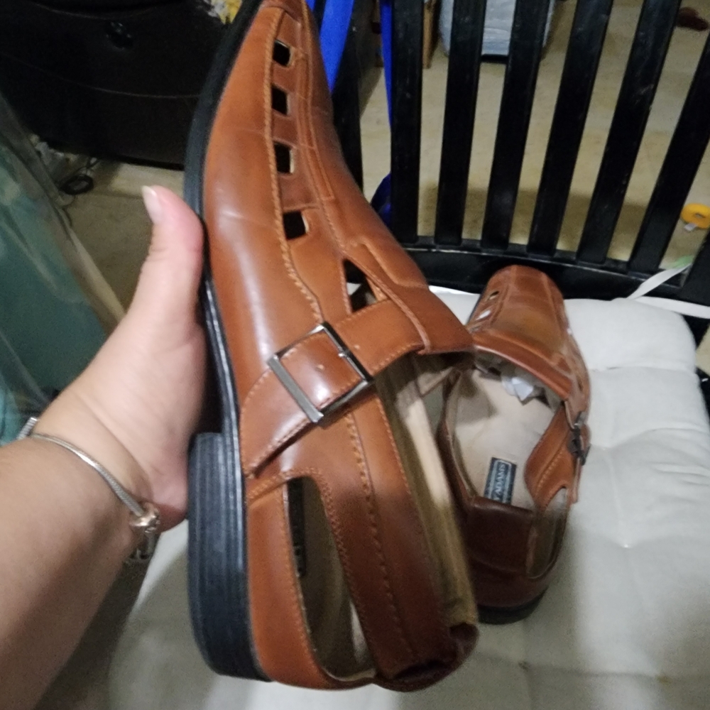 Stacy Adams Brown Leather Cut-Out Sandals - Picture 4 of 5